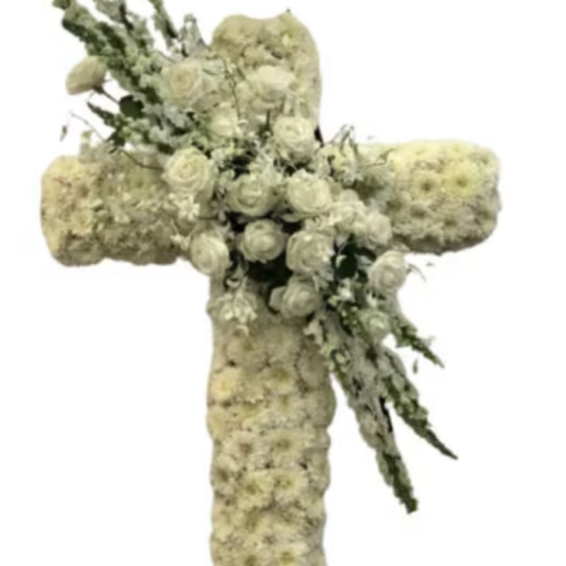 Corona Cruz con Pompones y Rosas Blancas 5608